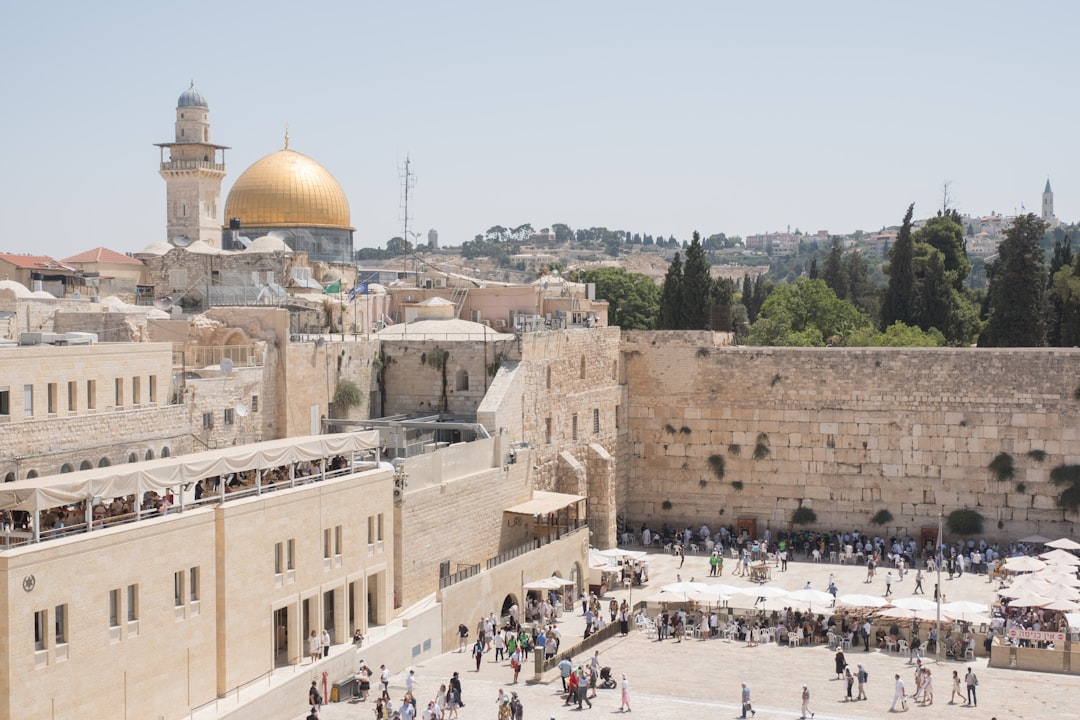 טעויות סים בחו"ל: מדוע התיירים הישראליים מבזבזים כסף (וכיצד להימנע מזה)